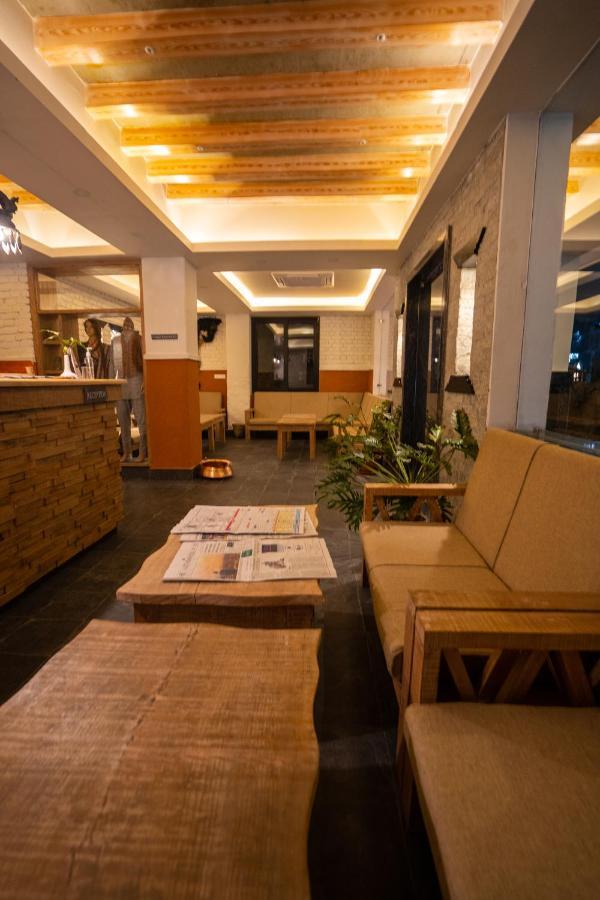 Hotel Mera Peak Private Limited ポカラ エクステリア 写真