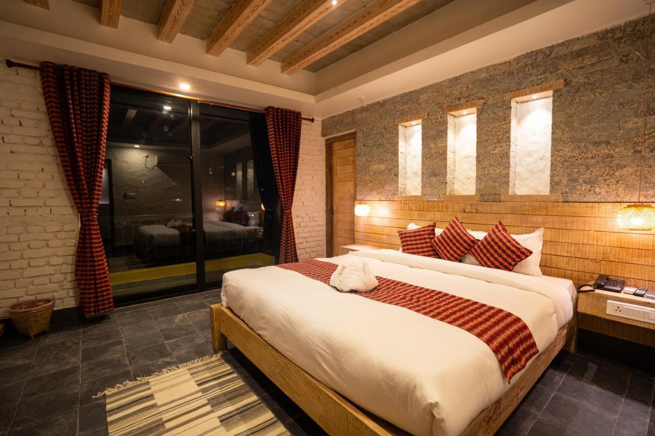Hotel Mera Peak Private Limited ポカラ エクステリア 写真